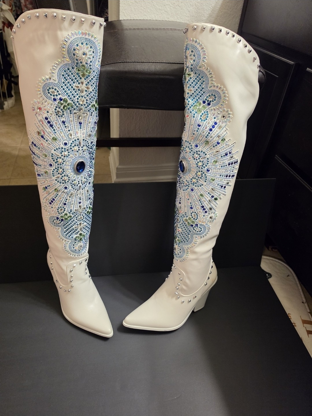 NWT Azalea Wang Axellevwhite Blue Embellished Boots Size 11m.